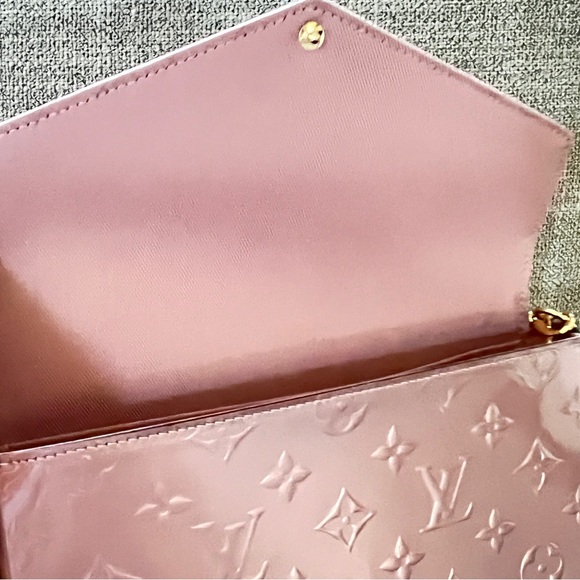 LOUIS VUITTON Vernis Pochette Felicie Chain Wallet Metallic Pale Pink - Picture 6 of 7